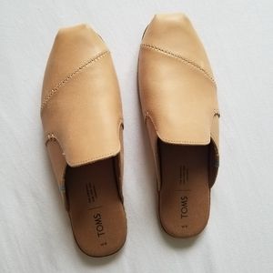TOMS Womens size 9 miles. Honey colored. Never been used.